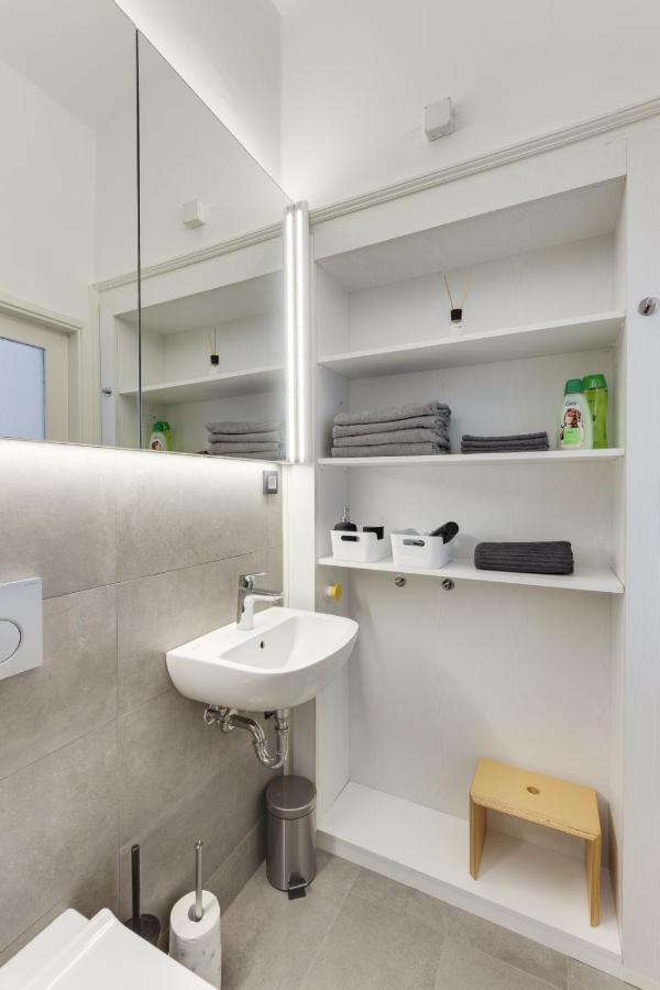 City Center Apartment With Parking Любляна Екстер'єр фото