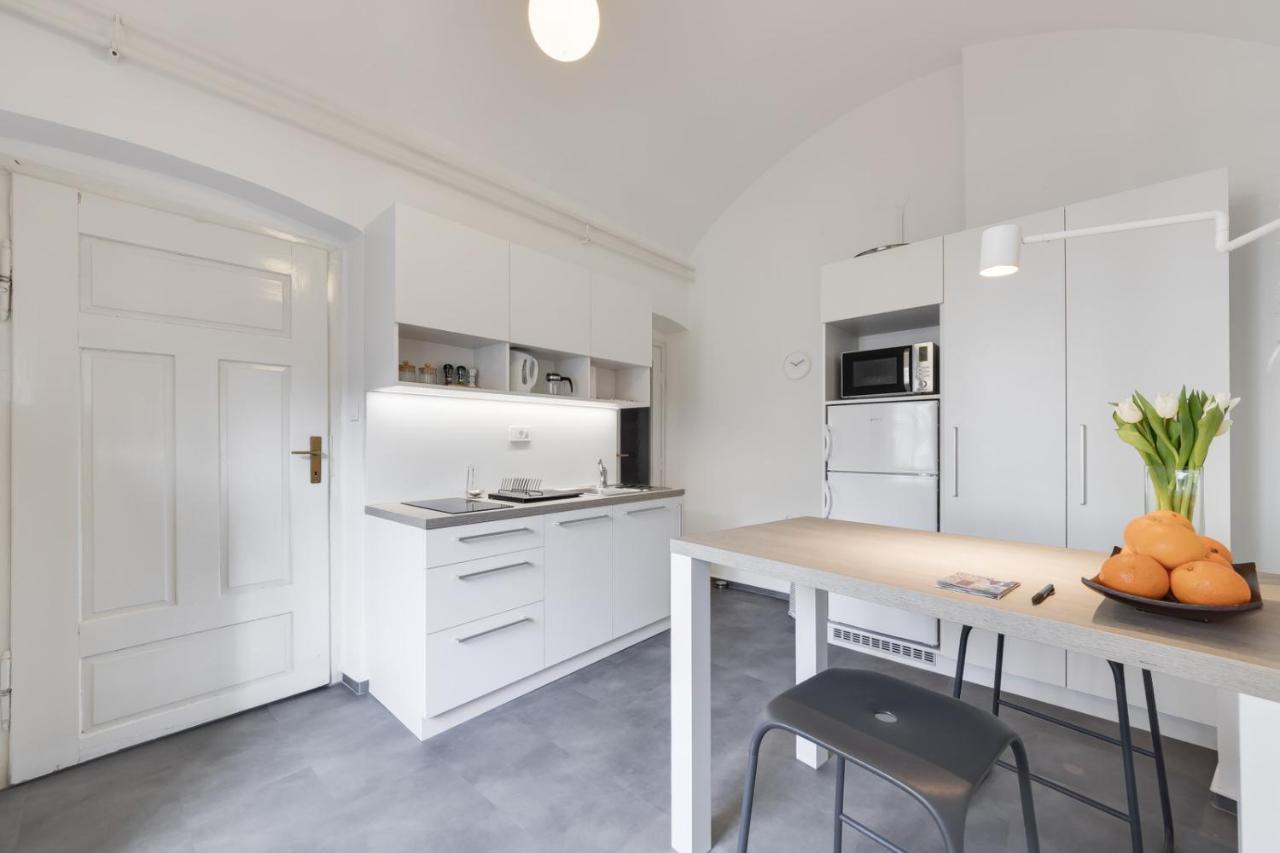 City Center Apartment With Parking Любляна Екстер'єр фото